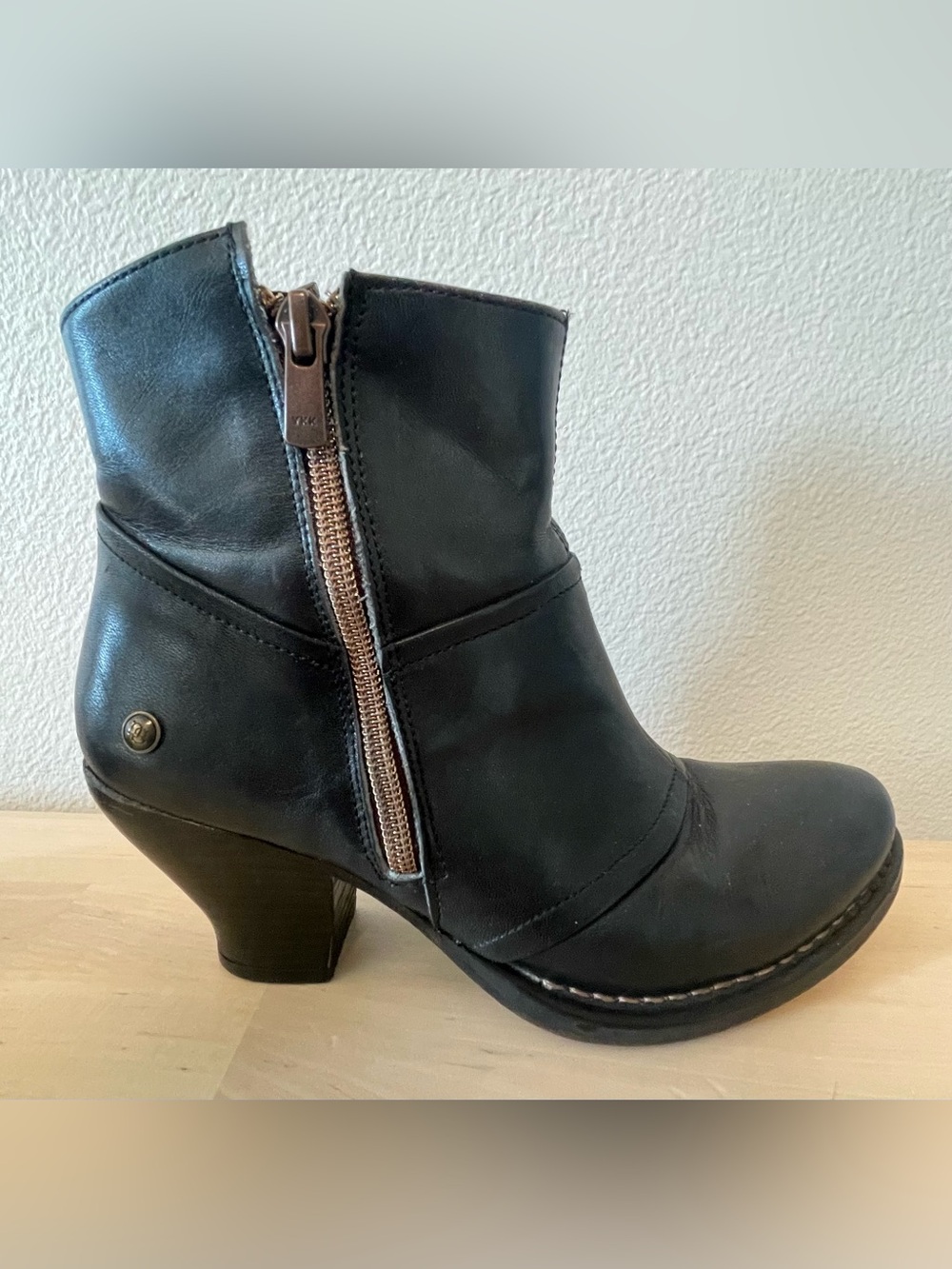 neosense Women's Black Leather Side-Zip Heeled Ankle Boot Size EU 37